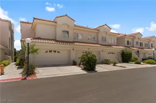 Photo #5: 2409950 Listing