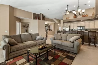 Photo #6: 2409950 Listing