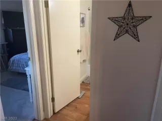 Photo #3: 2409954 Listing