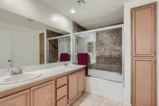 Photo #6: 2409961 Listing