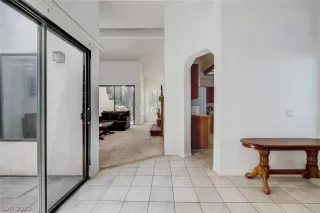 Photo #4: 2409963 Listing 