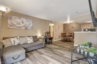 Photo #3: 2409986 Listing