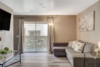 Photo #5: 2409986 Listing