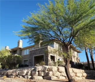 Photo #4: 2410019 Listing 