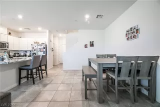 Photo #4: 2410020 Listing