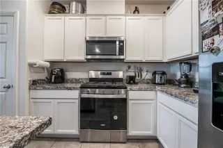 Photo #6: 2410020 Listing