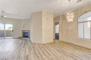 Photo #3: 2410026 Listing