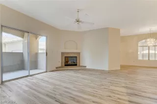 Photo #5: 2410026 Listing