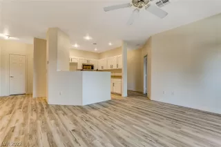 Photo #6: 2410026 Listing