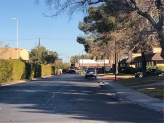 Photo #6: 2410044 Listing