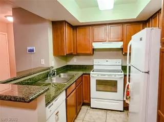 Photo #3: 2410067 Listing 