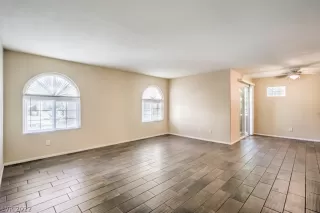 Photo #3: 2410082 Listing