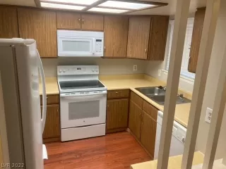 Photo #5: 2410090 Listing 