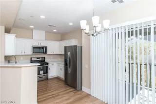 Photo #5: 2410099 Listing 