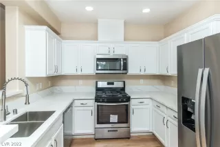 Photo #6: 2410099 Listing 