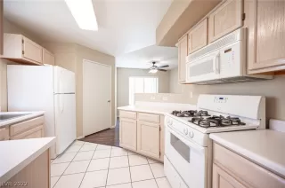 Photo #5: 2410132 Listing 