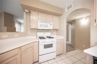 Photo #6: 2410132 Listing 