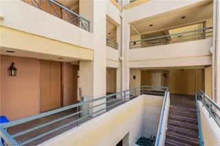 Photo #4: 2410136 Listing