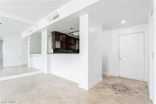 Photo #5: 2410136 Listing