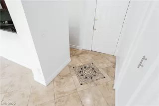 Photo #6: 2410136 Listing