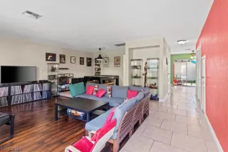 Photo #2: 2410157 Listing