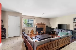 Photo #4: 2410157 Listing