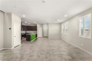 Photo #5: 2410169 Listing