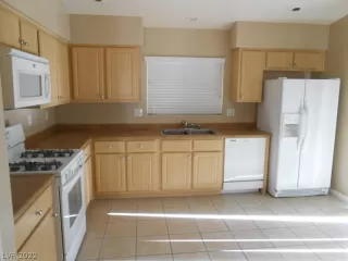 Photo #2: 2410170 Listing 