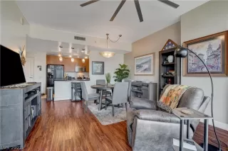 Photo #3: 2410196 Listing