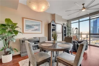 Photo #5: 2410196 Listing