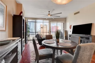 Photo #6: 2410196 Listing