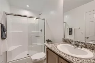 Photo #3: 2410235 Listing