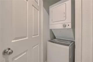 Photo #5: 2410235 Listing