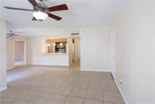 Photo #4: 2410254 Listing