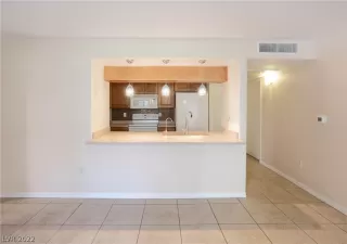 Photo #6: 2410254 Listing