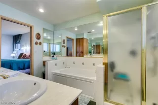 Photo #6: 2410266 Listing