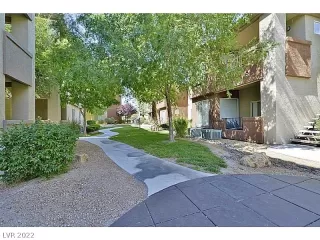 Photo #1: 2410299 Listing 