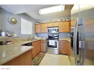 Photo #3: 2410299 Listing 