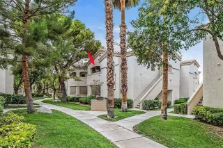 Photo #2: 2410345 Listing