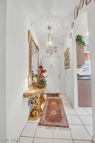 Photo #3: 2410345 Listing