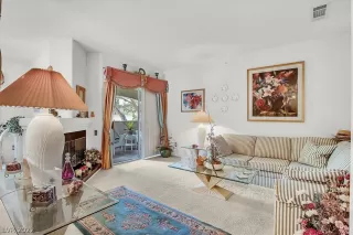 Photo #4: 2410345 Listing