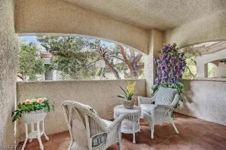 Photo #5: 2410345 Listing