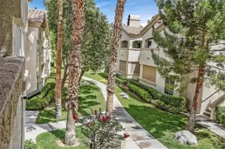 Photo #6: 2410345 Listing