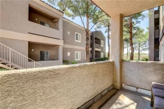 Photo #5: 2410353 Listing