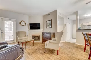 Photo #6: 2410353 Listing