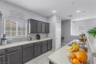 Photo #2: 2410363 Listing 