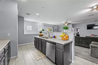 Photo #4: 2410363 Listing 