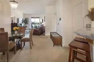 Photo #4: 2410379 Listing