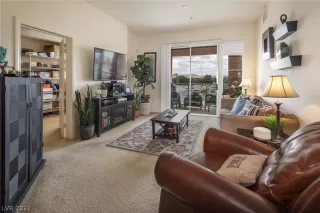 Photo #5: 2410379 Listing