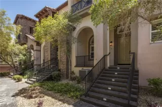 Photo #4: 2410393 Listing